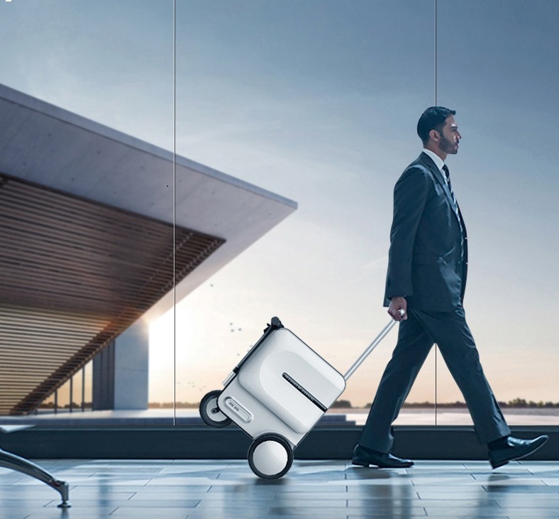 Airwheel%20 SE3 %20rideable carry on luggage1.