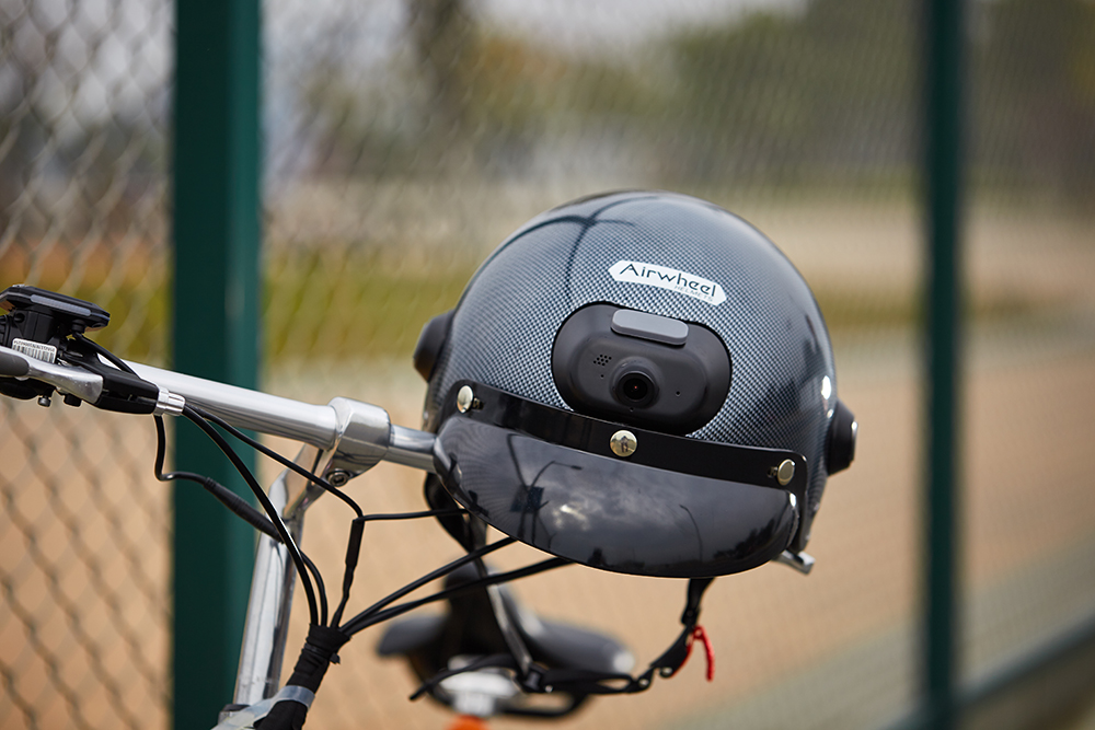 Airwheel C6 helmet heads up display.