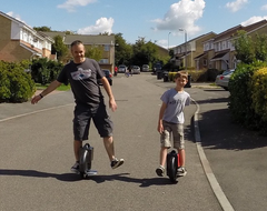 Vitesse de marche environ de Airwheel auto-équilibrer scooter est 10 km/h, environ deux fois la moyenne de vitesse, ce qui signifie que vous permettra d'économiser la moitié du temps à pied. Le Max. 