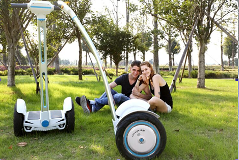 "Trotinette" elétrico Airwheel S3, desde o seu lan?amento, provocou forte repercuss?o em muitos países em todo o mundo. Airwheel diretor de estratégia global de branding expressou seu agradecimento aos distribuidores e a mídia em uma entrevista. 