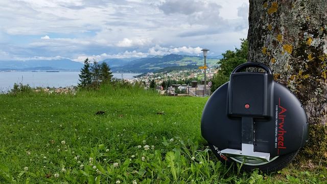 Airwheel X 8 Furore mit seinen umwerfenden Blick genial Funktionen genie?en gro?en Beliebtheit. Spezifisch entworfen wird, ist die X 8 Reiten ein Auge fest die sch?ne Landschaft auf dem Weg.