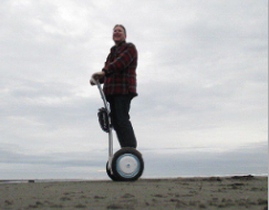 Con la ayuda del equipo de Airwheel, mucha gente tuvo la oportunidad de dar un paseo de prueba y resultó muy fácil para cogerle el tranquillo.