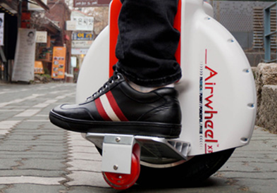 Bis dato Airwheel hat rollte ein Dutzend Modelle, die in drei Serien, X-Serie, f?llt Q-Serie und S-Serie. Die neuesten intelligente Balance halten, S3 integriert fast alle Vorzüge der anderen Serien mit seinen eigenen Charakter. 