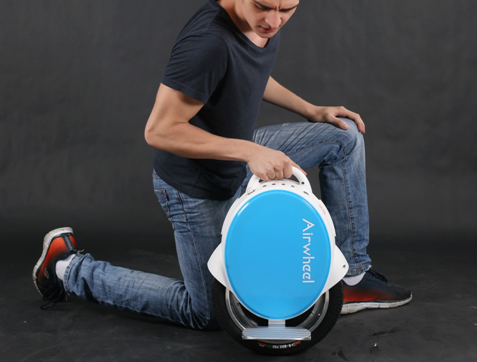 O Airwheel Q5 é um monociclo duplas de giroscópio-estabilizado por Airwheel tecnologia. Separar as múltiplas funções herdadas Q-series, Airwheel Q5 tem um chip atualizado e melhorado chassi. 