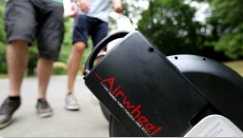 Airwheel elétrico 2 rodas Scooter supera o tráfego faculta.