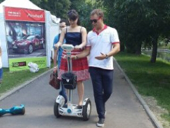 Inteligente e High-Tech Airwheel S3 com rodas scooter elétrico leva a viagem do futuro