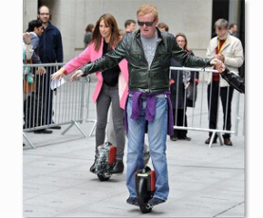 In the big shopping mall, it is a place to show people’s dignity taste. Hence, riding Airwheel personal transporter electric scooter shows people’s unique taste and a low-carbon lifestyle. 