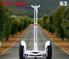 영원한 젊음을 즐길 수 있는 Airwheel S3 자체 균형 전기 스쿠터 를 타고 하자.