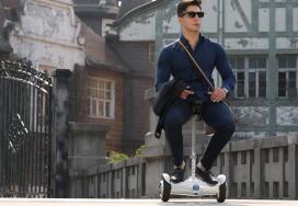 Nuovo di zecca Airwheel S6 mini, auto-bilanciamento scooter spettacoli ingegno dal disegno umanizzato e utilità.