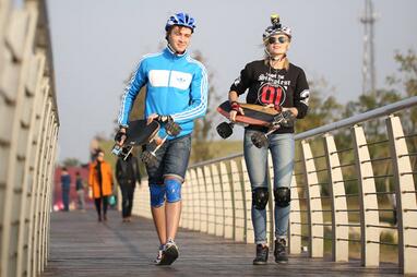 D'autre part, coureurs peuvent se tenir ou s'asseoir pour rouler qui convient à un plus large éventail d'occasions.