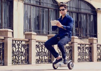 Pour les références d'autrui, nous verrons comment Airwheel scooter électrique s'intègre-t-il dans leur vie.