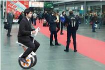 O slogan do Airwheel elétrico hoverboard: viagens inteligente e viagem verde