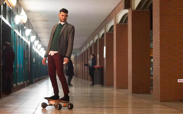 Basato sulla pubblicità, diamo una corretta comprensione circa Airwheel M3 hoverboard elettrico più giocatori sogno di avere uno.