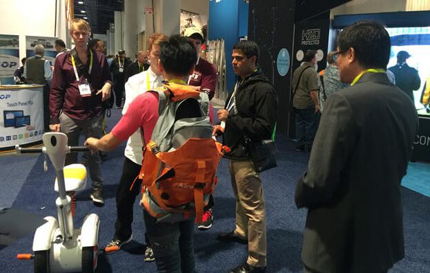 From the photo, we can see that the visitors are lined up to ride the innovative A3 saddle-equipped electric scooter. 