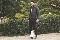 Um companheiro de viagem Mini Scooter duplas da Airwheel Q1