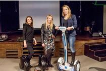 Airwheel самобалансирующейся скутеры присутствует в San Francisco принести вам почувствовать ландшафта и таможенных