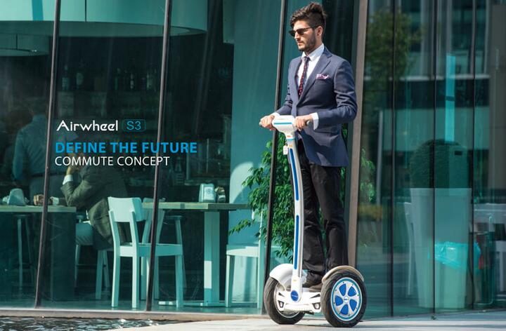 Les deux roues et un guidon de scooter roues rend Airwheel S3 auto équilibrage de deux atteint zéro difficultés d'apprentissage.