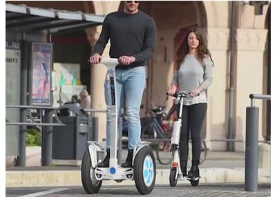 La vita distinta e di classe può anche essere confortevole e piacevole con Airwheel serie s di scooter elettrici doppio ruote.