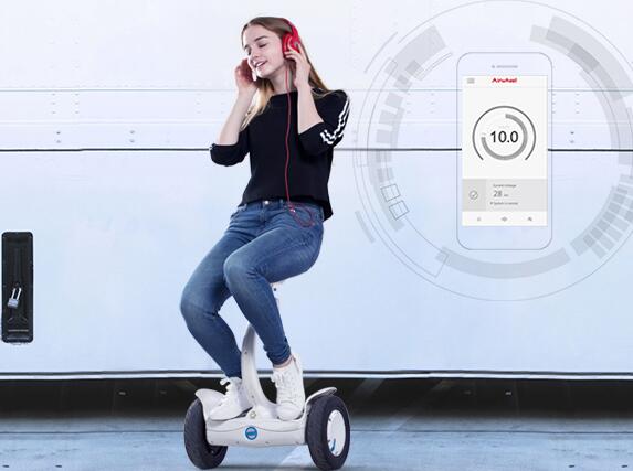 Airwheel S8 ha riscritto l'algoritmo e aggiornato il sistema di pressione sensibile da bi-albero guida alla guida di tre alberi a tutto tondo. 