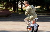 Новый способ здания тела – езда Airwheel самобалансирующееся скутер