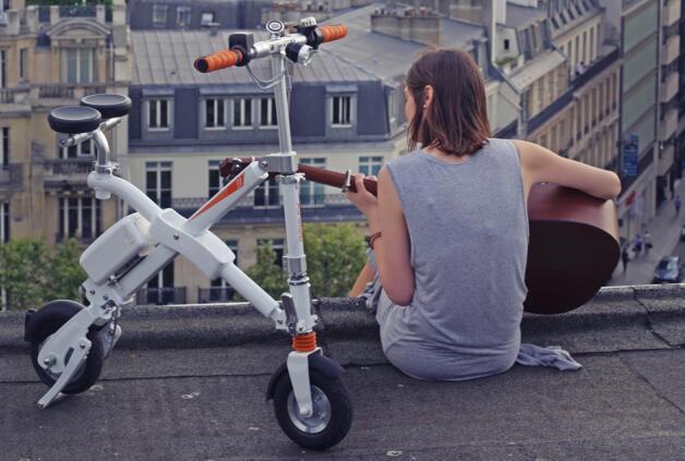 Airwheel scooter de mobilité électrique est un bon choix pour les visites de la ville.