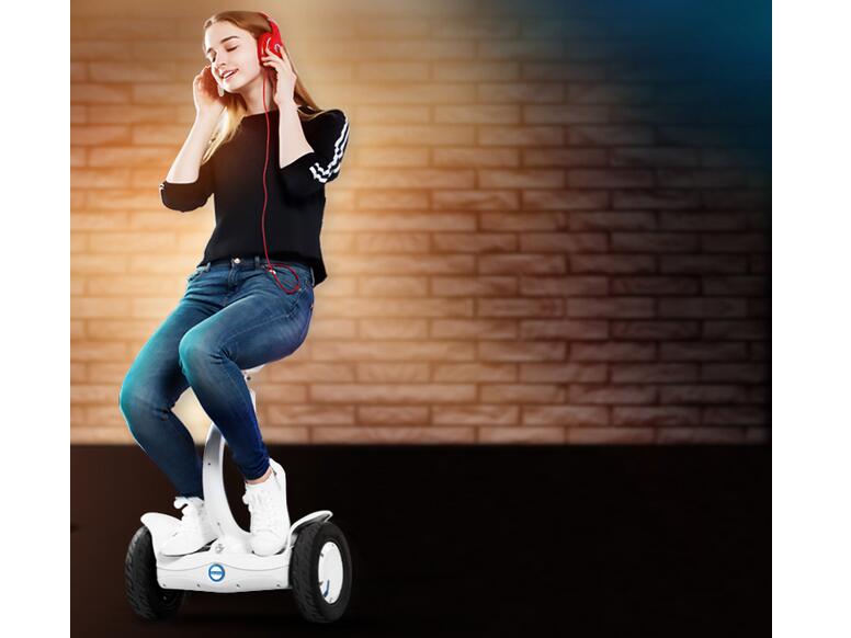 Par exemple, lorsque S8 mini scooter électrique dépasse la vitesse de stetted qui est au-delà de la valeur de sécurité, il génère une alarme.