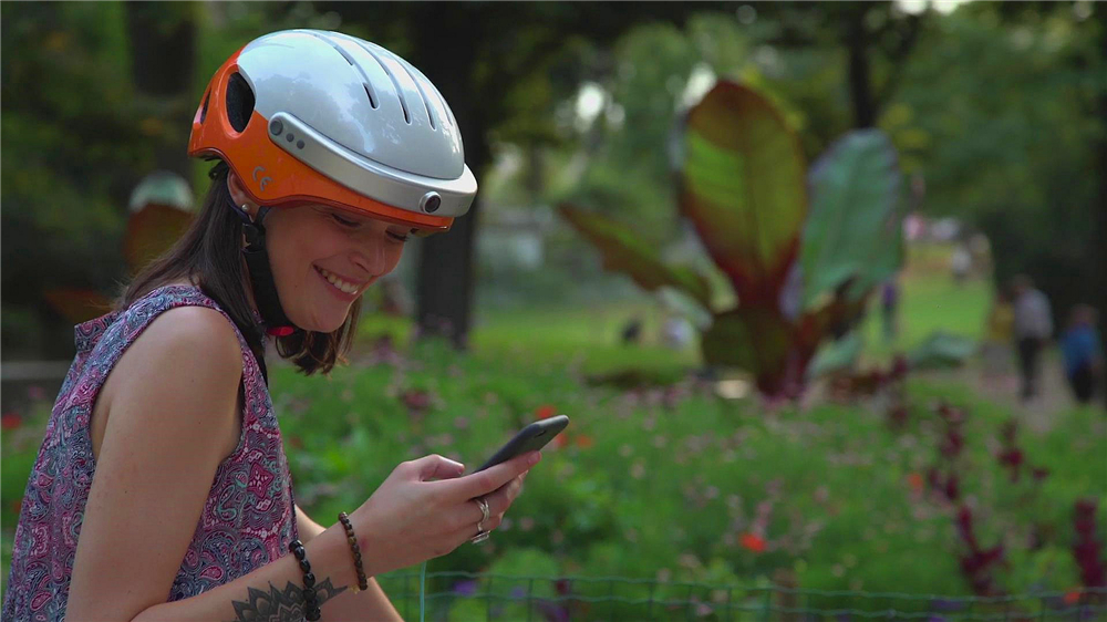 En bref, l’assurant sécurité et confort, les smart casque C5 est une bonne compagnie pour vous lorsque vous faites des activités de plein air.