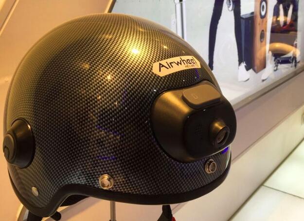 Pratico e ricreative, Airwheel C6 casco moto fu la cattura al pubblico, non appena è stato svelato al pubblico.