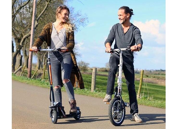 Airwheel può salvare il tempo sulla strada senza venire attraverso qualsiasi ingorgo e risparmiare l'energia pure.