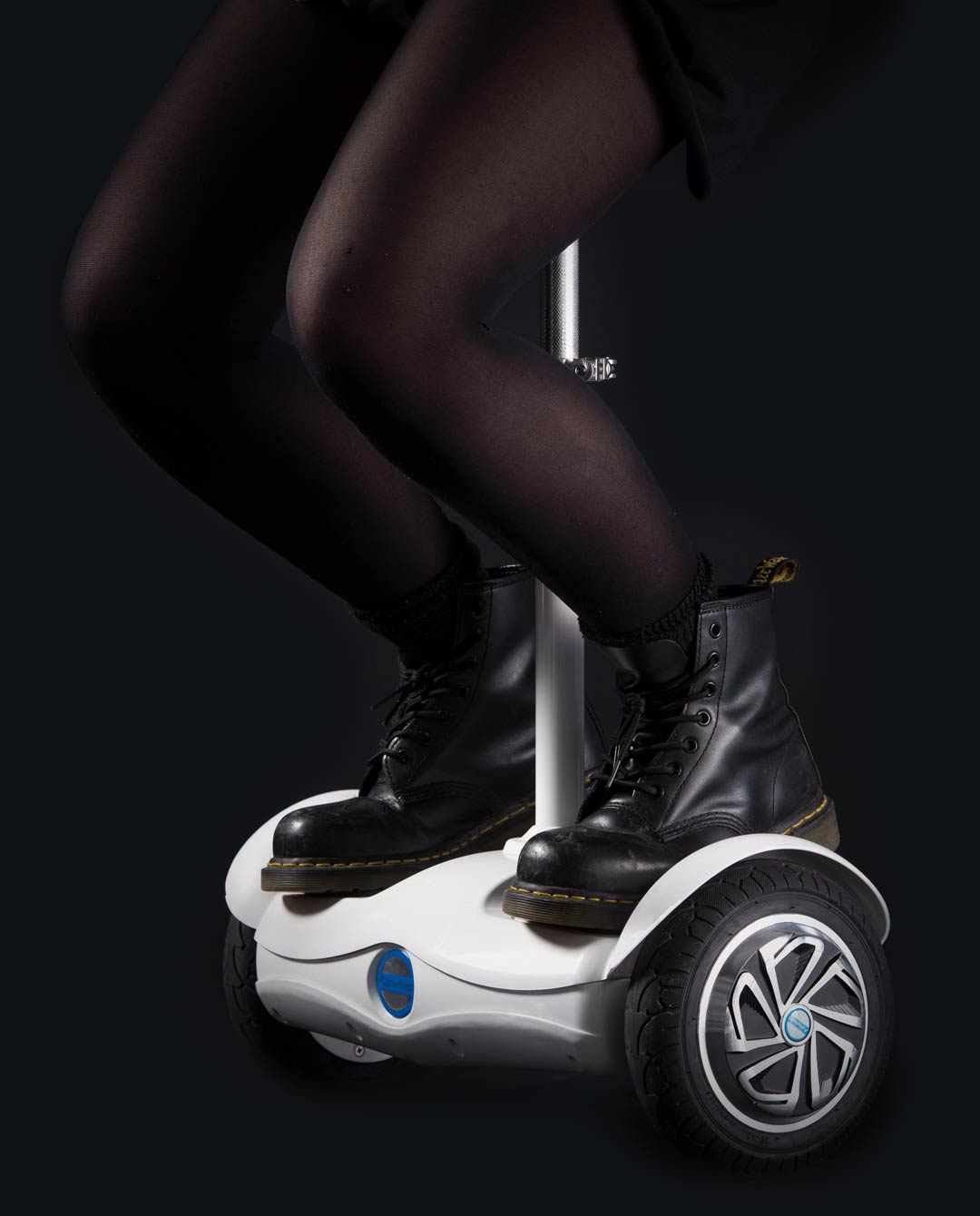 Airwheel S6 dark backround