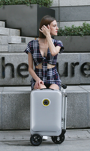 Airwheel SE3S smart luggage