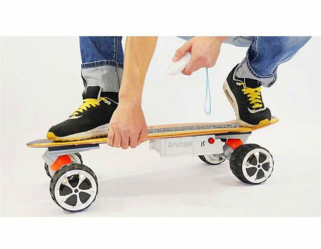 전통적인 스케이트 보드의 모양을 상속, Airwheel M3 서핑을 빠르고 쉽게 만든다.