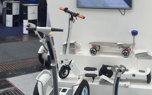 Airwheel Z5 scooter électrique permanent fait ses débuts en salle 17-H06 le CeBIT 2016.